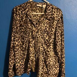 NWOT Covington leopard long sleeve full button up top perfect condition